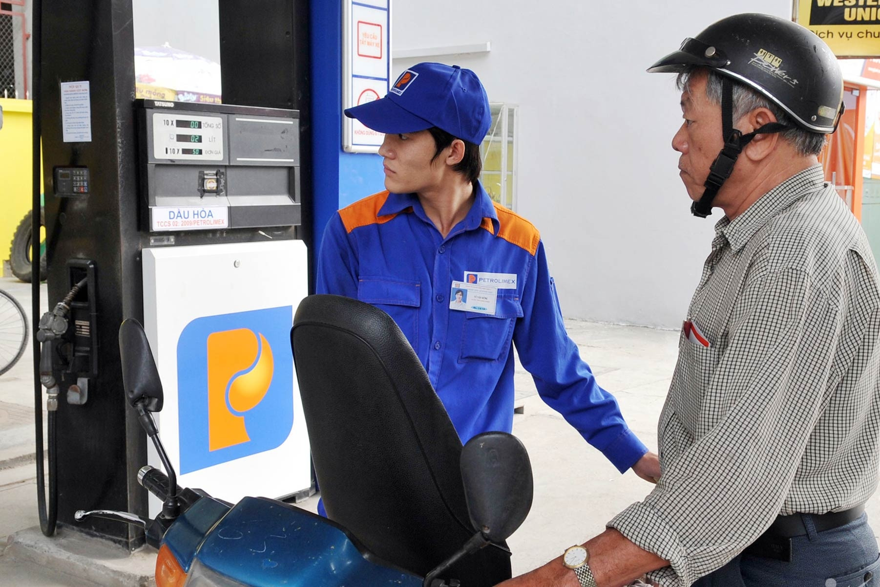 Giá xăng trong nước ngày mai quay đầu giảm sau khi tăng liên tiếp?