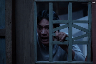 Quang Tuấn gây sốc với tạo hình bẻ ngoặt cổ trong ‘Quỷ nhập tràng&amp;apos;