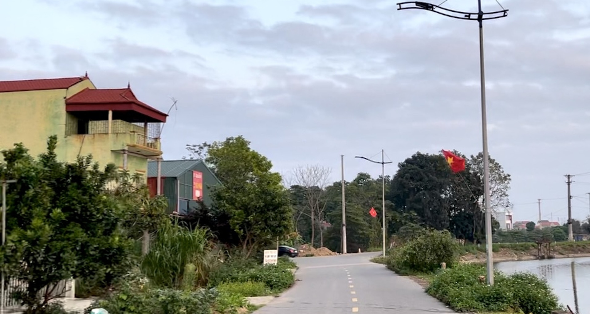 Xây nhà trên đất ở nông thôn có được đổi sổ đỏ ghi thêm quyền sở hữu tài sản?