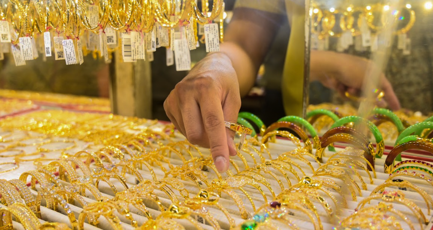 Giá vàng hôm nay 28/2/2025: SJC và vàng nhẫn lao dốc, mốc 91 triệu bị "thổi bay"