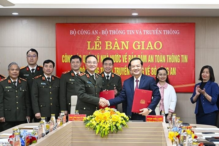 Bàn giao nhiệm vụ bảo đảm an toàn thông tin mạng từ Bộ TT&TT về Bộ Công an