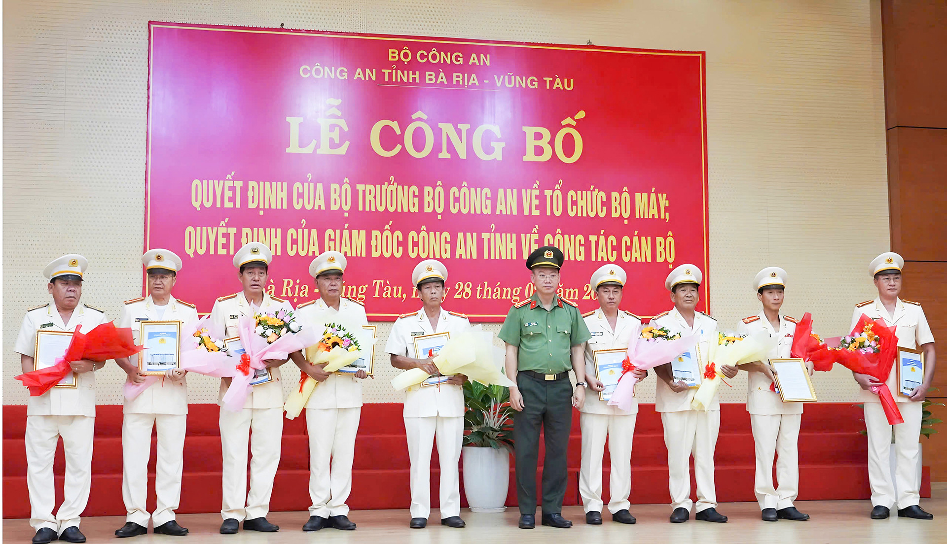 cong an tinh ba ria vung tau co 9 dai ta thuong ta xin nghi huu truoc tuoi 59970.jpg