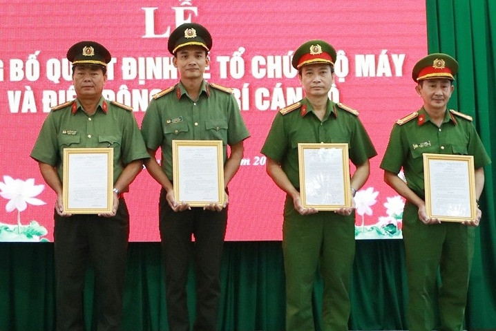 Công an Trà Vinh, Vĩnh Long, Đồng Tháp trao các quyết định về công tác cán bộ
