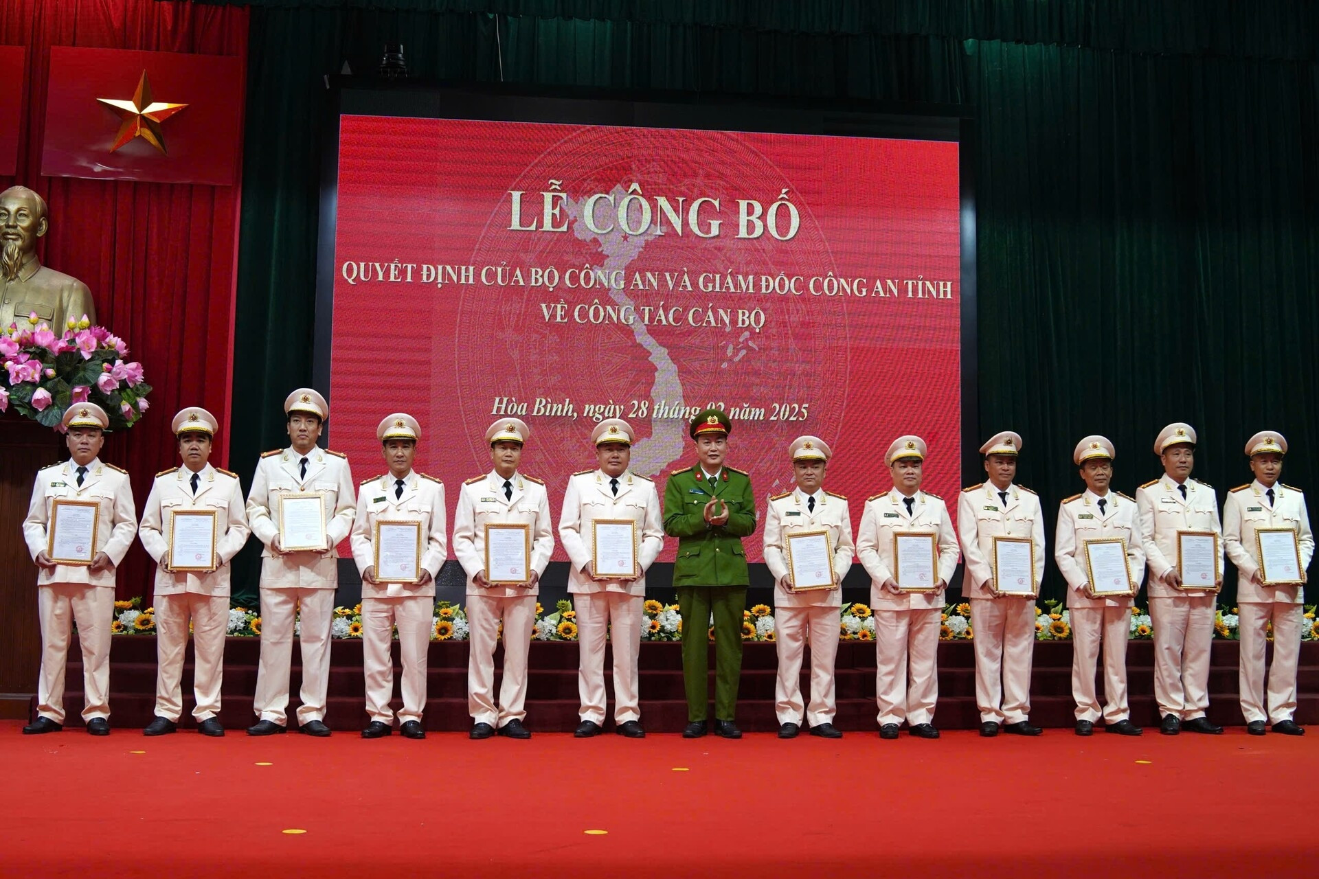 Hòa Bình, Sơn La giải thể công an cấp huyện