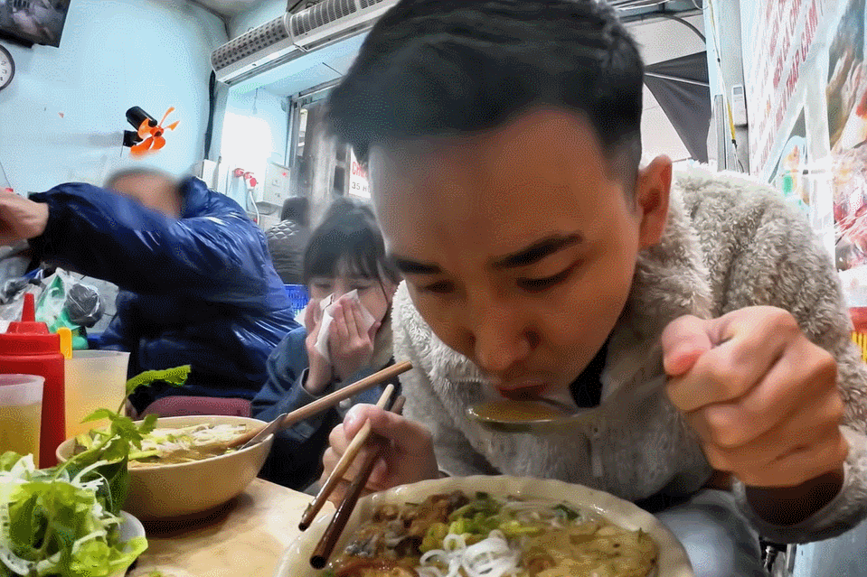 Khách Nhật ăn thường xuyên 1 món ở Hà Nội, nói thích hơn phở và bún bò