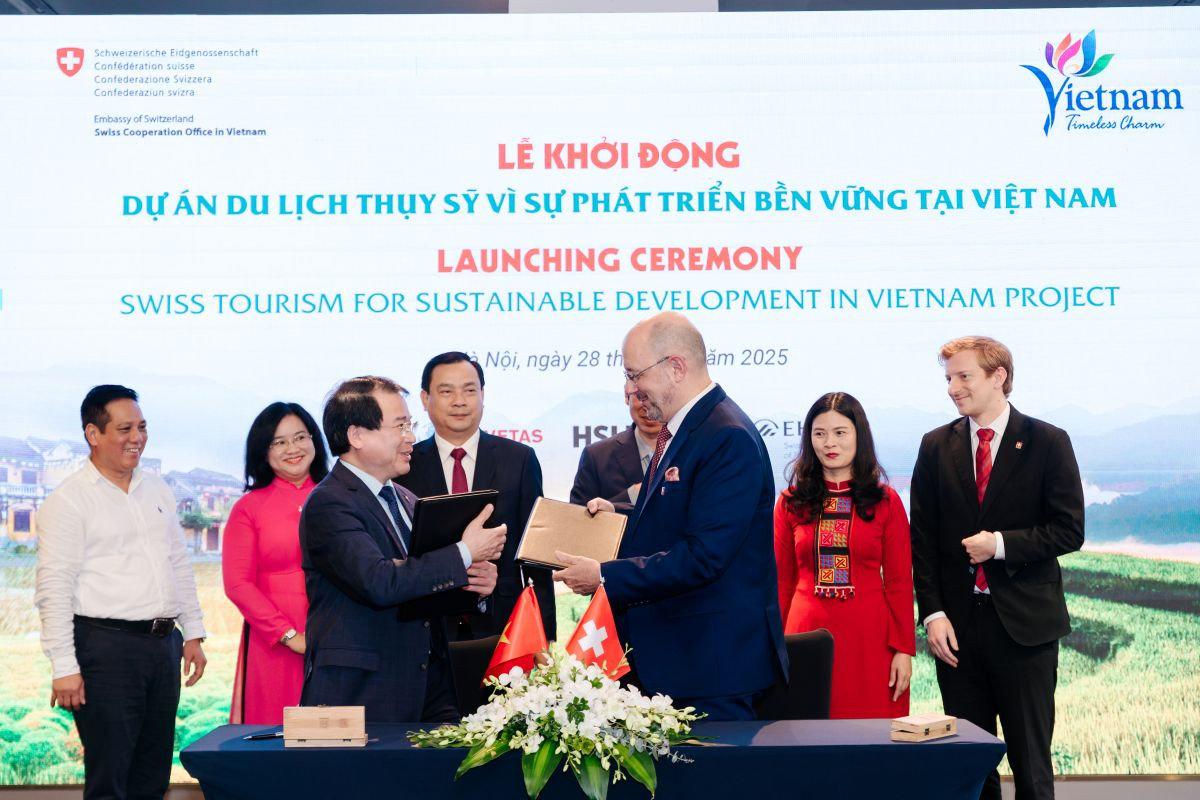 ký kết du lịch.JPG