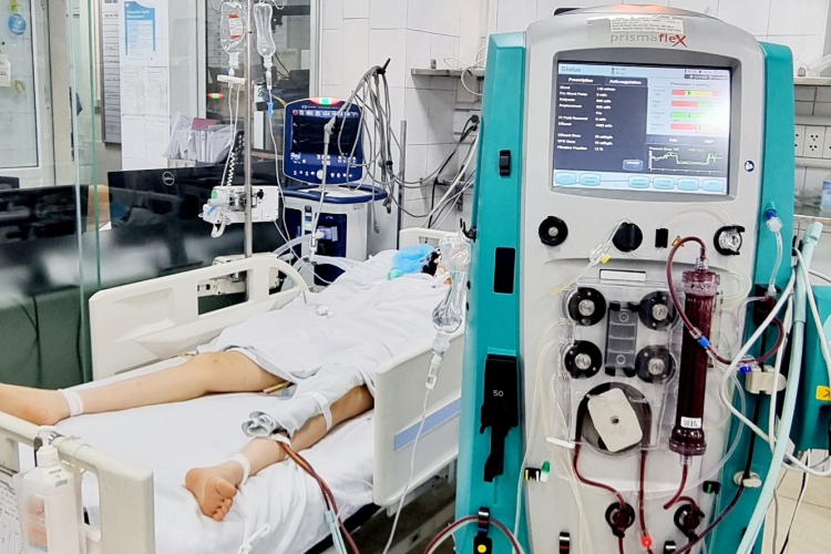 Người đàn ông trẻ cấp cứu cắt 1,5m ruột vì thói quen kéo dài nhiều năm