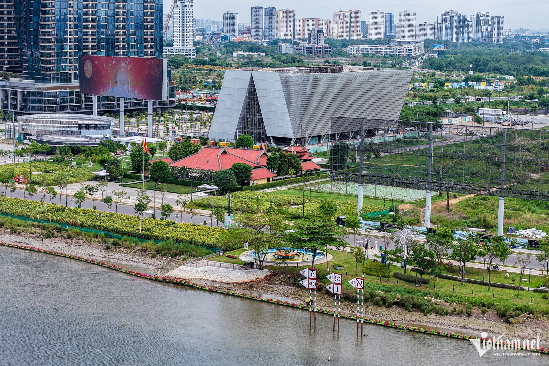 W-TPHCM   nguyễn huế 17.jpg