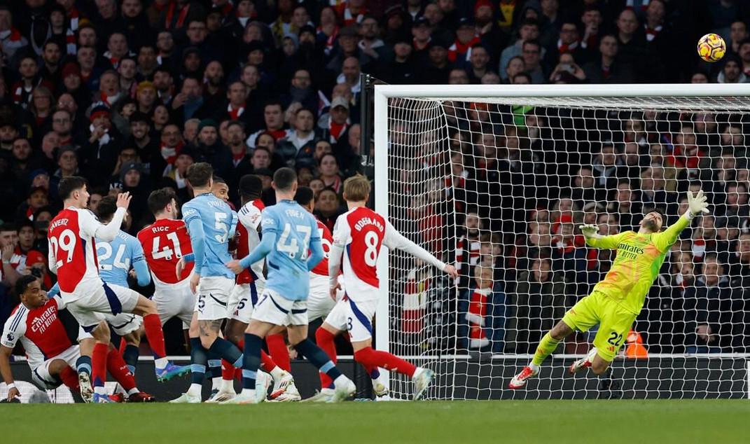 resources_premierleague_pulselive_com 2025 02 02T165557Z_1312734371_UP1EL221B18R6_RTRMADP_3_SOCCER ENGLAND ARS MCI REPORT.jpg