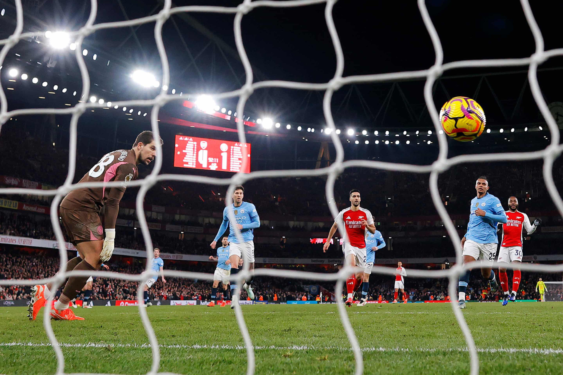 The Guardian. Arsenal Man City.jpg