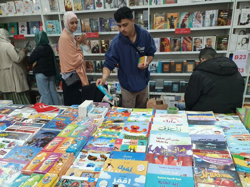 Trong Hội chợ Sách Cairo.jpg