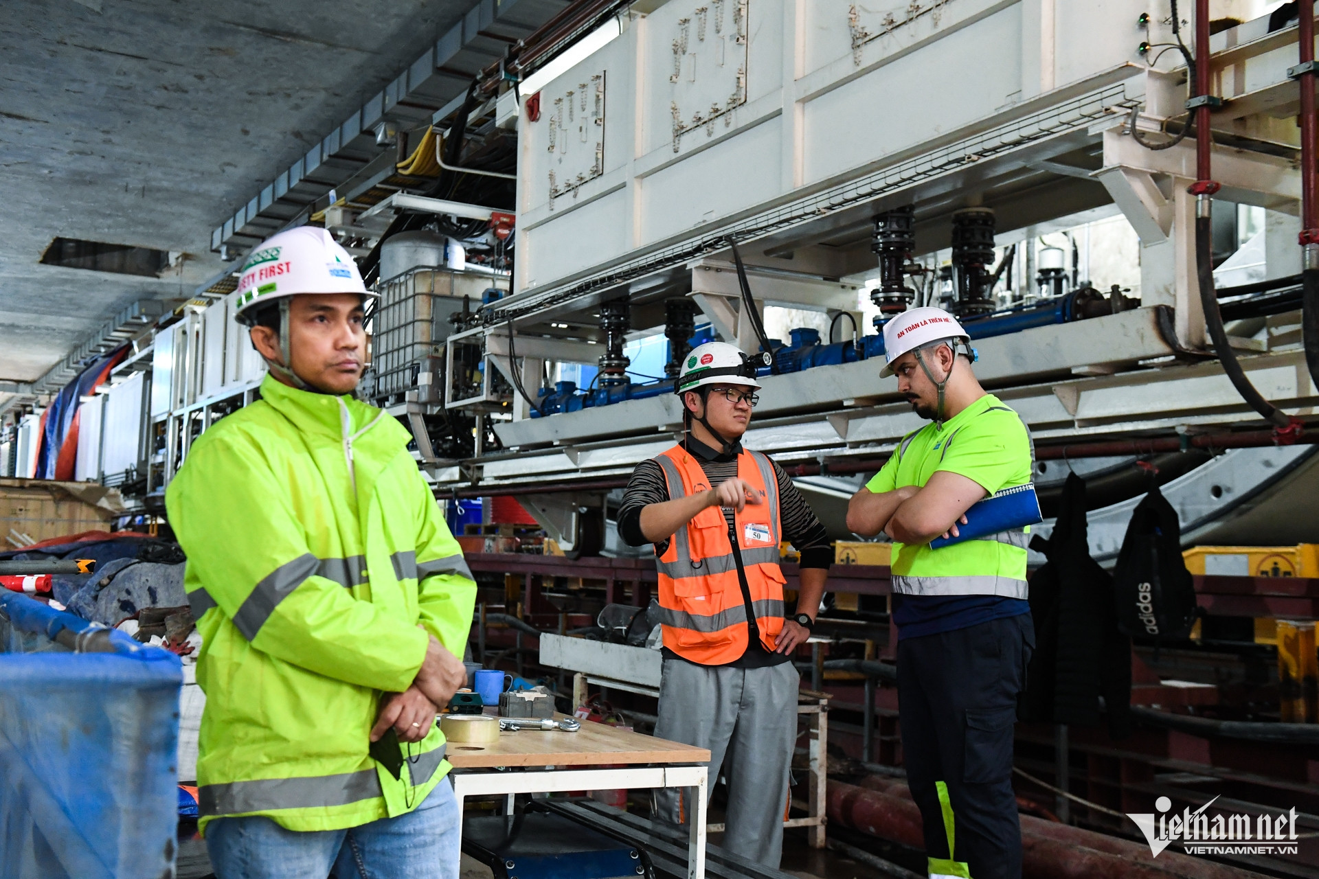 W-metro nhon   ga ha noi 16.jpg