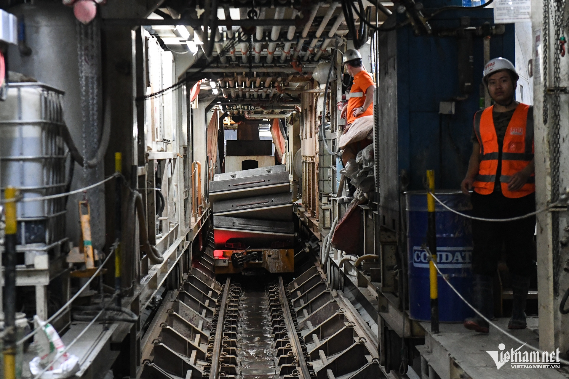 W-metro nhon   ga ha noi 26.jpg