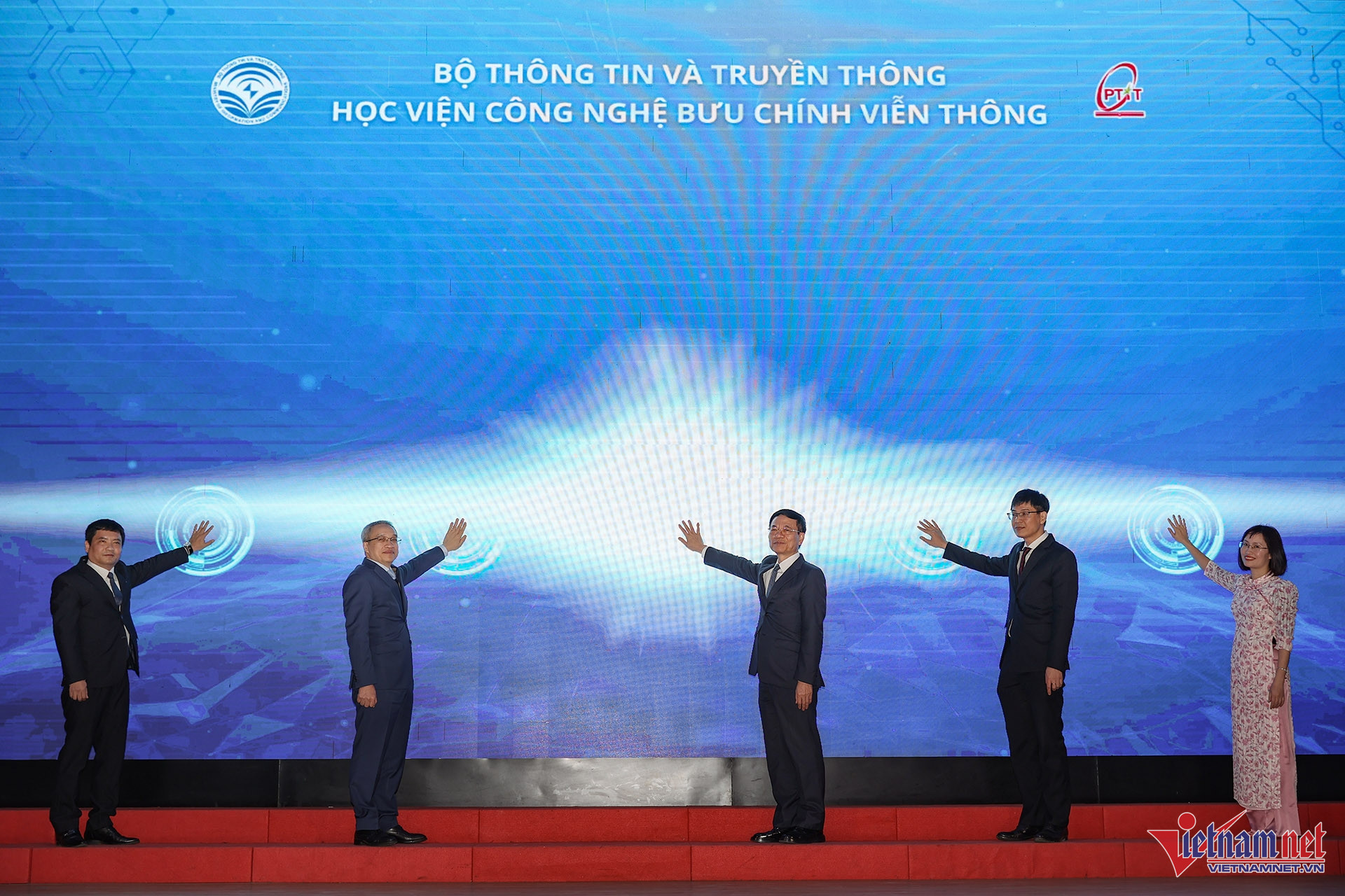 W-thanh lap Vien lanh dao quan tri va quan ly VN 6.jpg