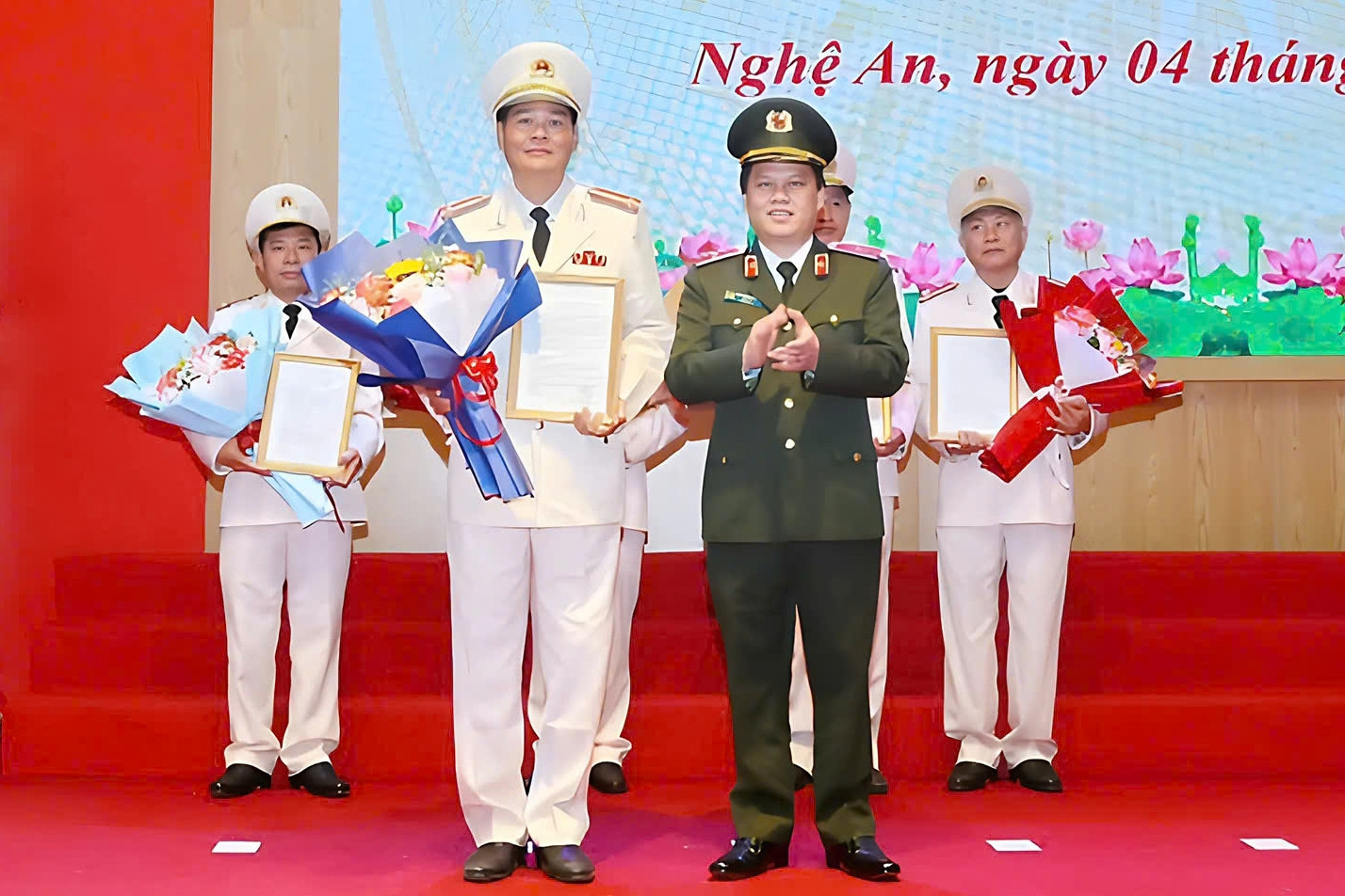 4 đại tá và 1 thượng tá công an ở Nghệ An xin nghỉ hưu trước tuổi