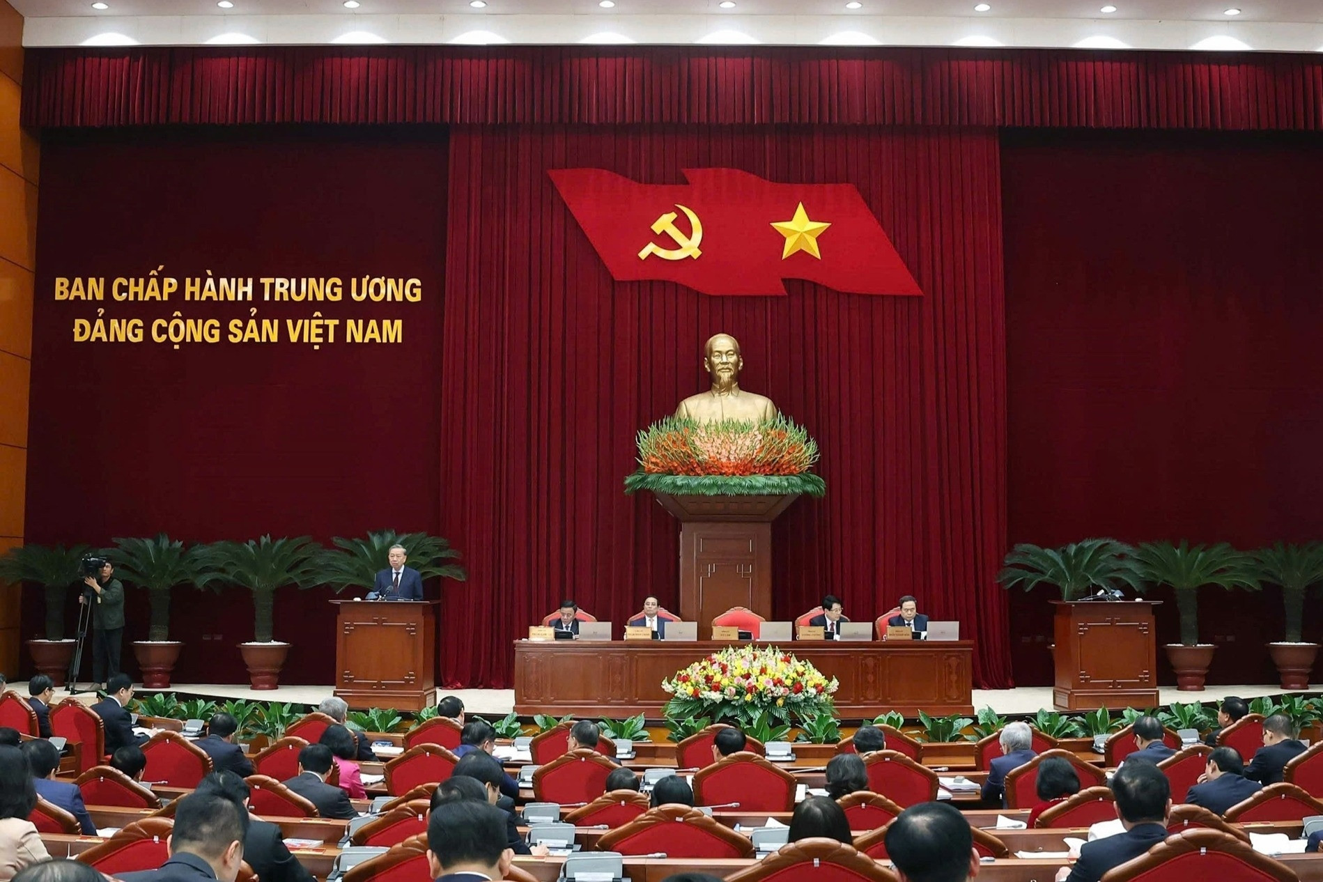 Chọn người xứng đáng,&nbsp;giữ gìn sự đoàn kết nhất trí của Đảng