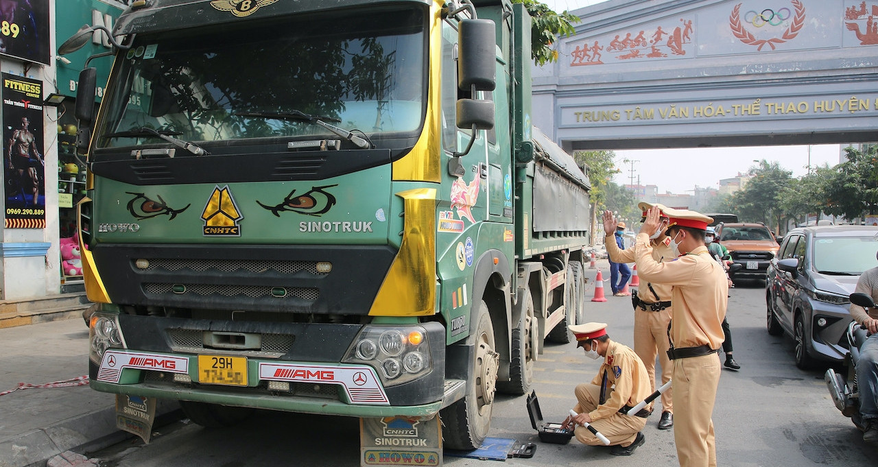 Hà Nội đề xuất nâng mức phạt vi phạm giao thông tới 120 triệu đồng, có quá cao?