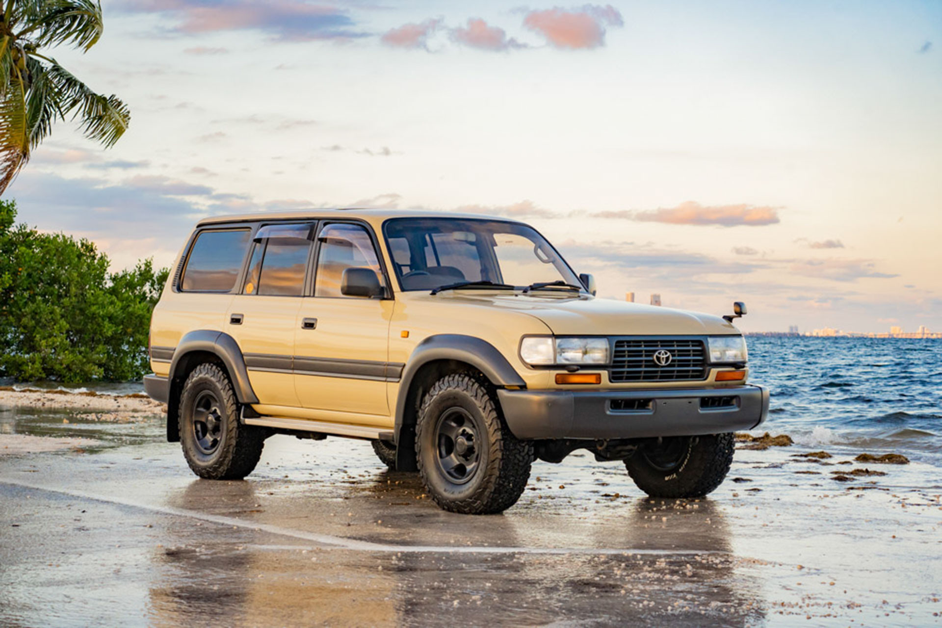 1995 toyota land cruiser.jpg
