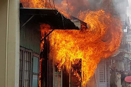 Bắt giam con trai phóng hoả đốt nhà khiến mẹ ruột bỏng nặng