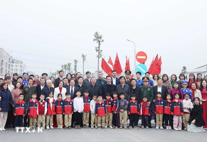 tong bi thu to lam du le phat dong tet trong cay 5.jpg