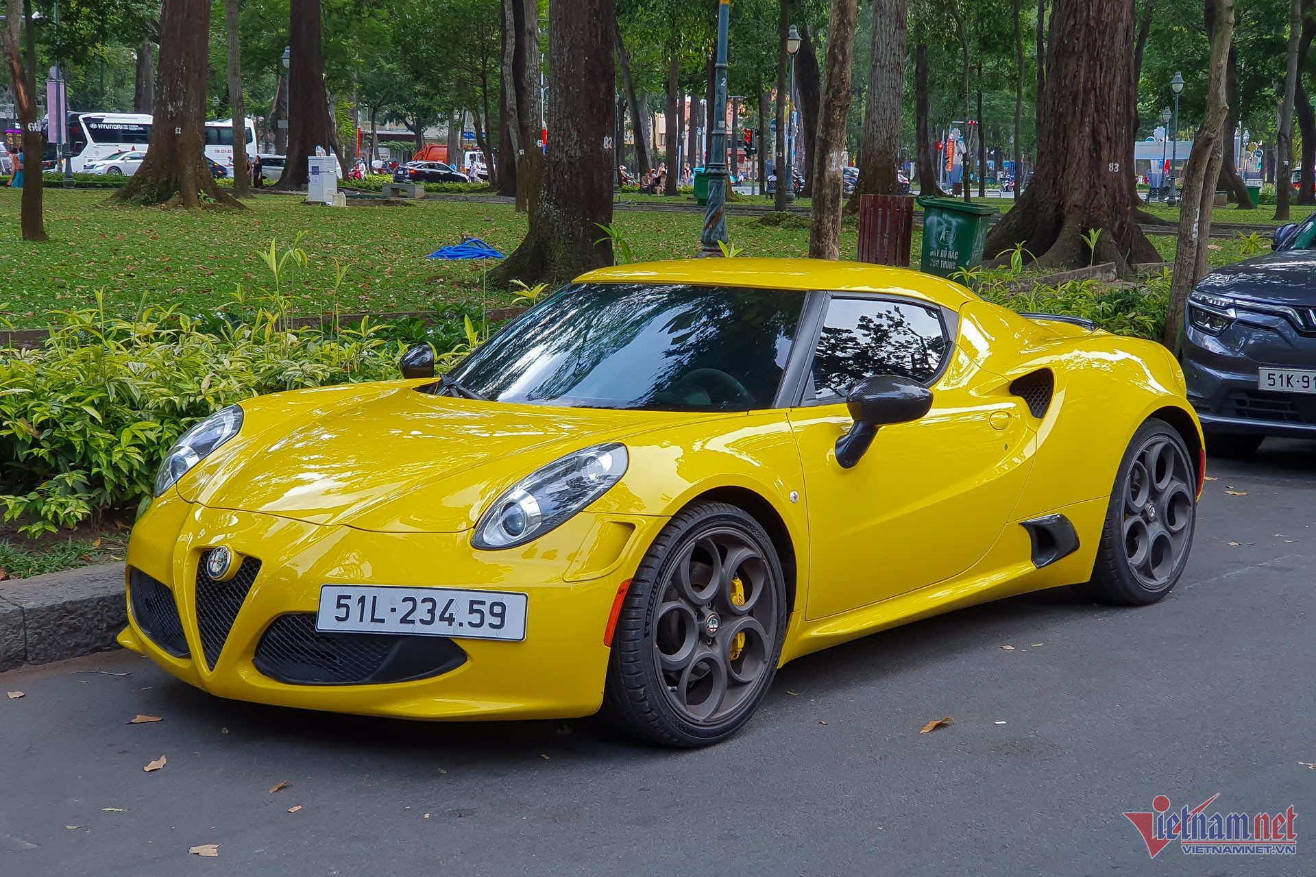 W-Alfa Romeo 4C Vietnamnet 1.jpg