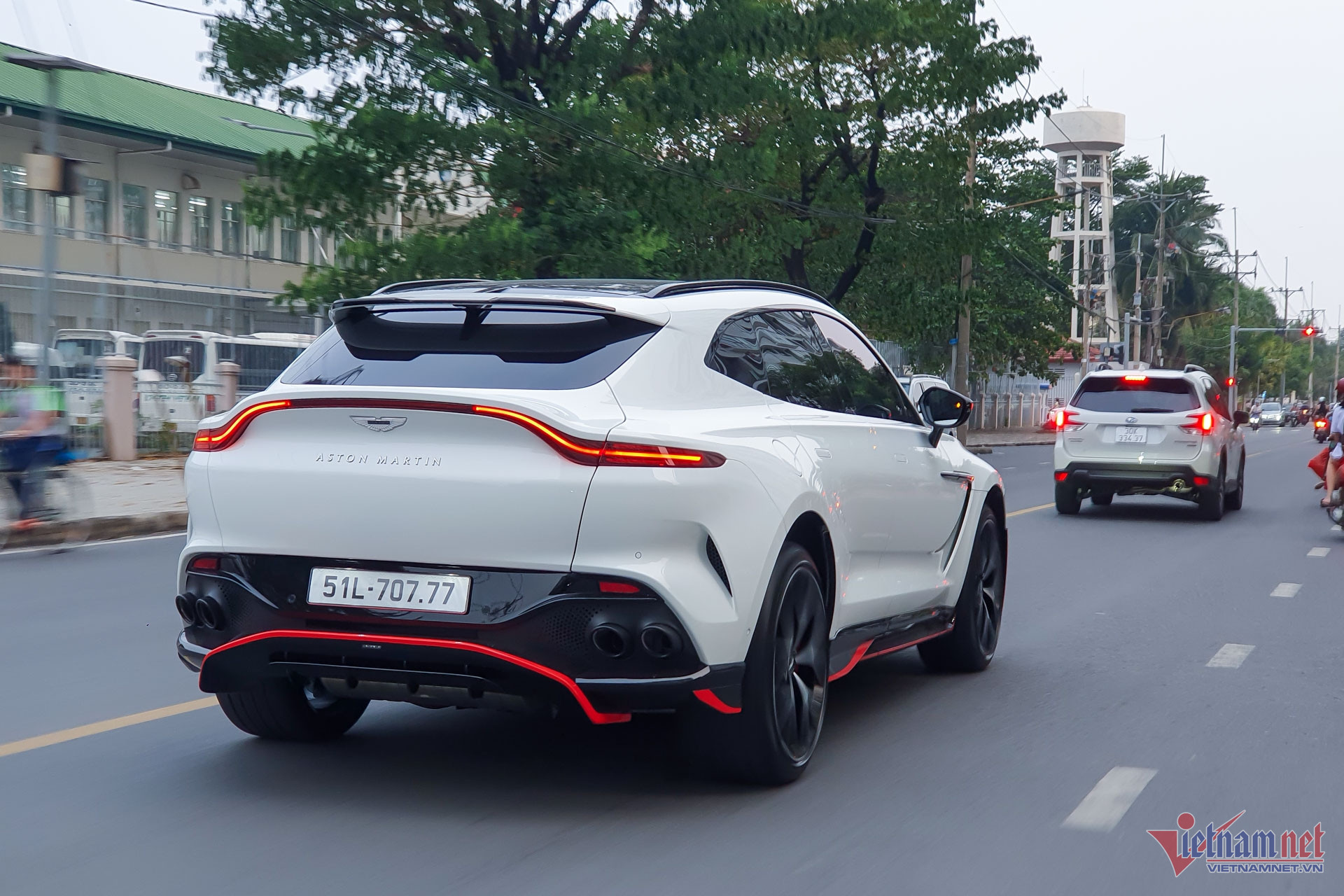 W-Aston Martin DBX707 Vietnamnet 1.jpg