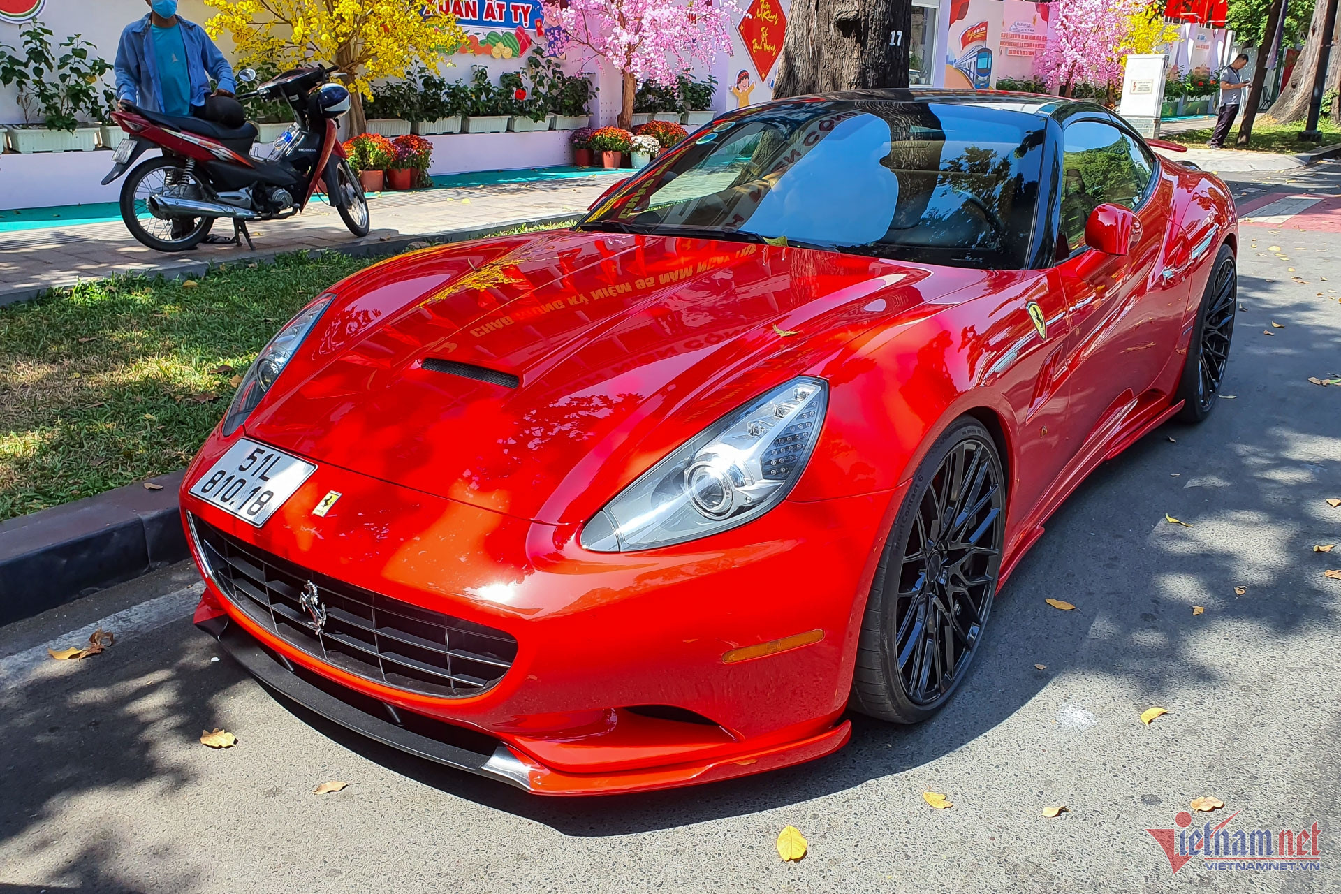 W-Ferrari California Vietnamnet 1.jpg