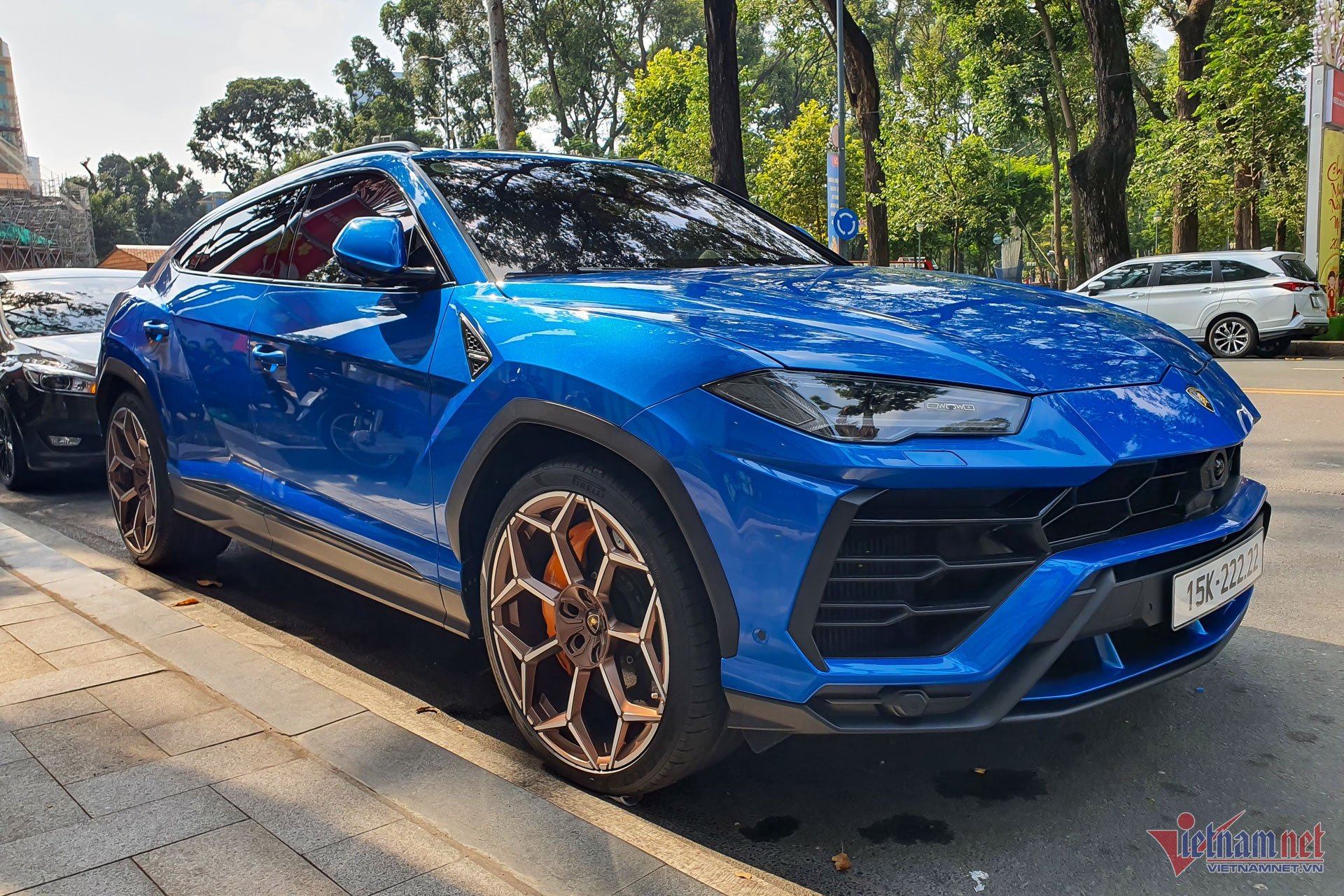 W-Lamborghini Urus Vietnamnet 1.jpg