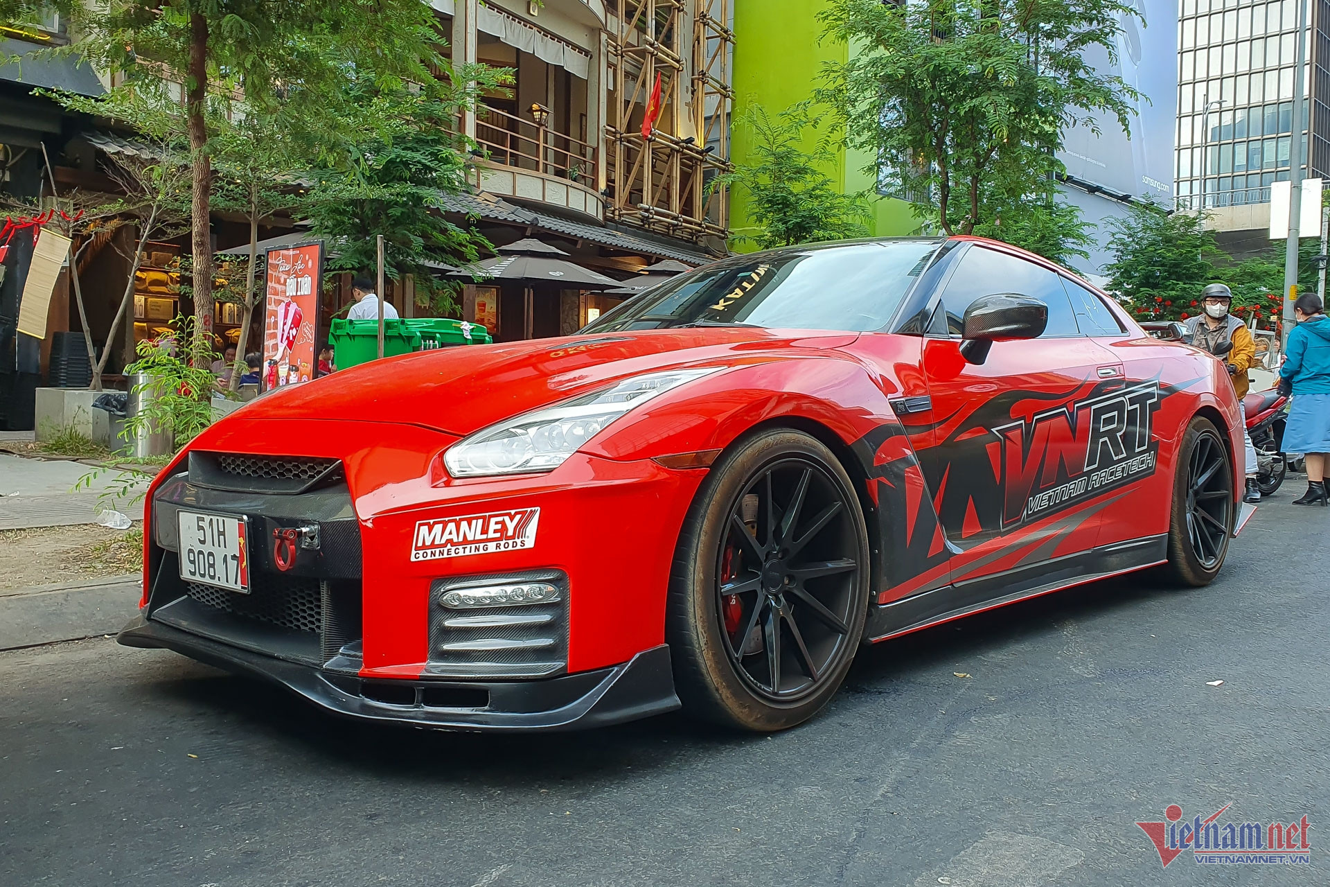 W-Nissan GT R Vietnamnet 1.jpg