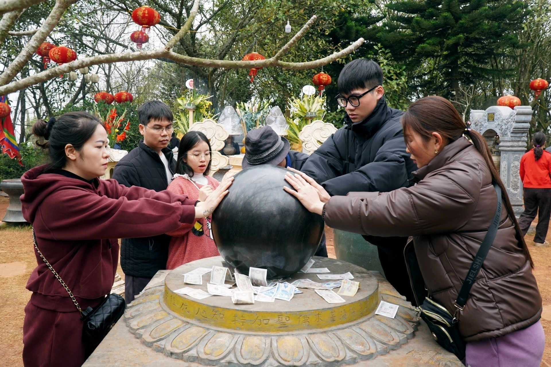 7xep h224ng di v242ng quanhjpg 74583 74640.jpg