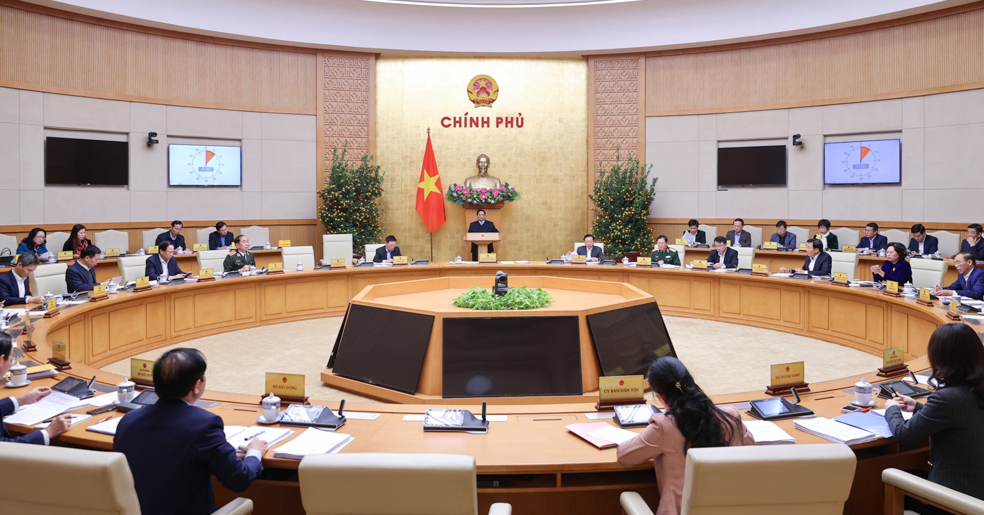 Chính phủ giao mục tiêu tăng trưởng 2 con số cho 16 tỉnh, thành
