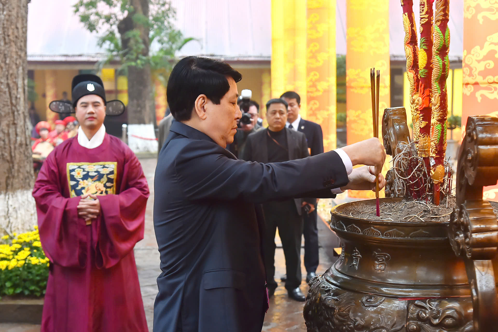 Chủ tịch nước dâng hương Hoàng Thanh