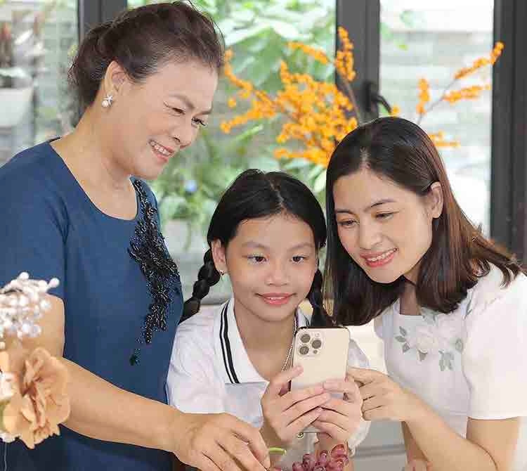 Gọi video cho người thân trong ngày tết