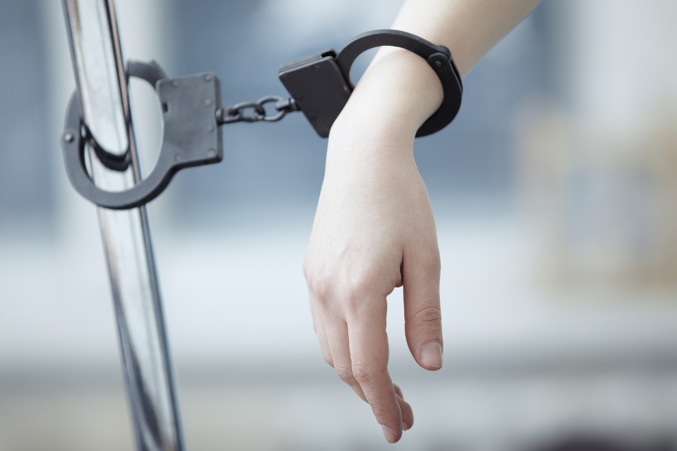 Giả danh nhân viên ngân hàng lừa bán ô tô Mercedes phát mại, chiếm đoạt tiền tỷ