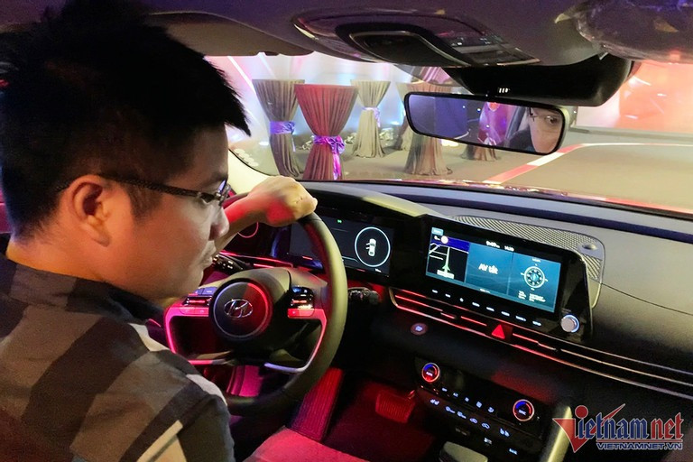 giam do sang ben trong khoang cabin.jpeg