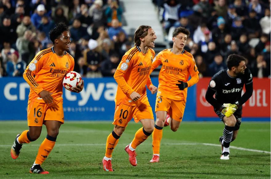 Real Madrid 1.jpg
