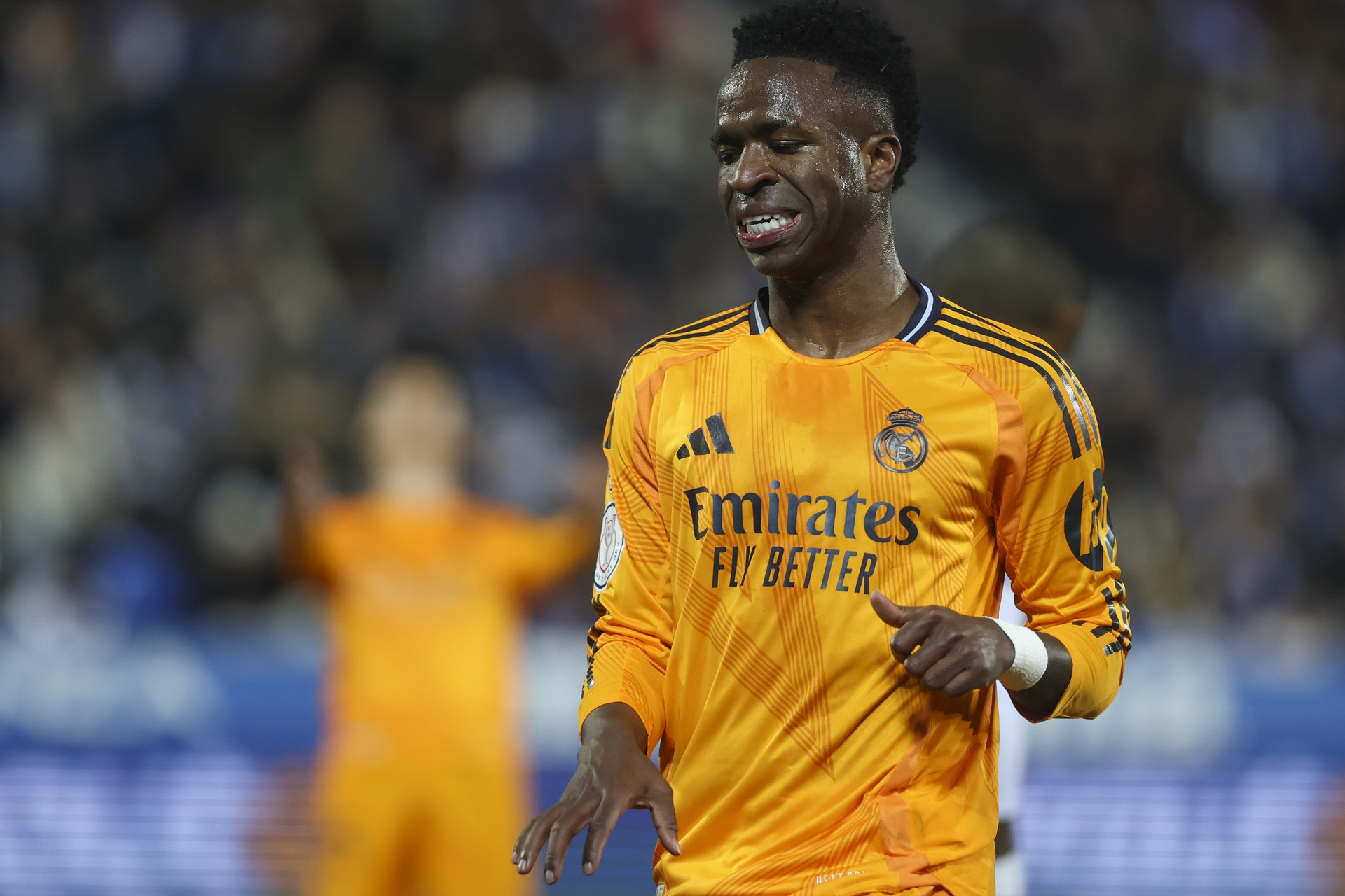 Real Madrid căng thẳng: Cơn giận Modric và Vinicius xấu xí