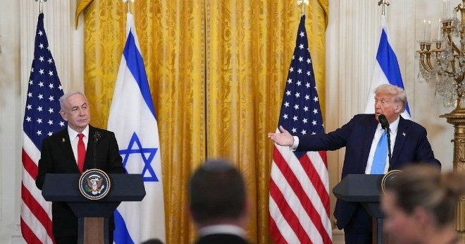 Thủ tướng Israel tặng Tổng thống Trump máy nhắn tin bằng vàng