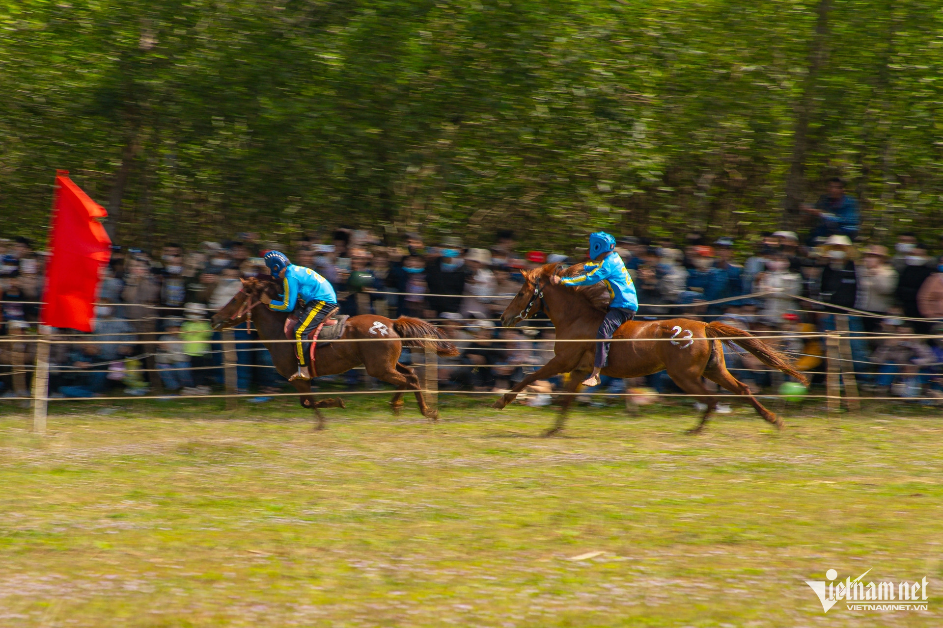W-4 Hài hước màn tranh tài tại Hội đua ngựa truyền thống gò Thì Thùng năm 2025.JPG.jpg