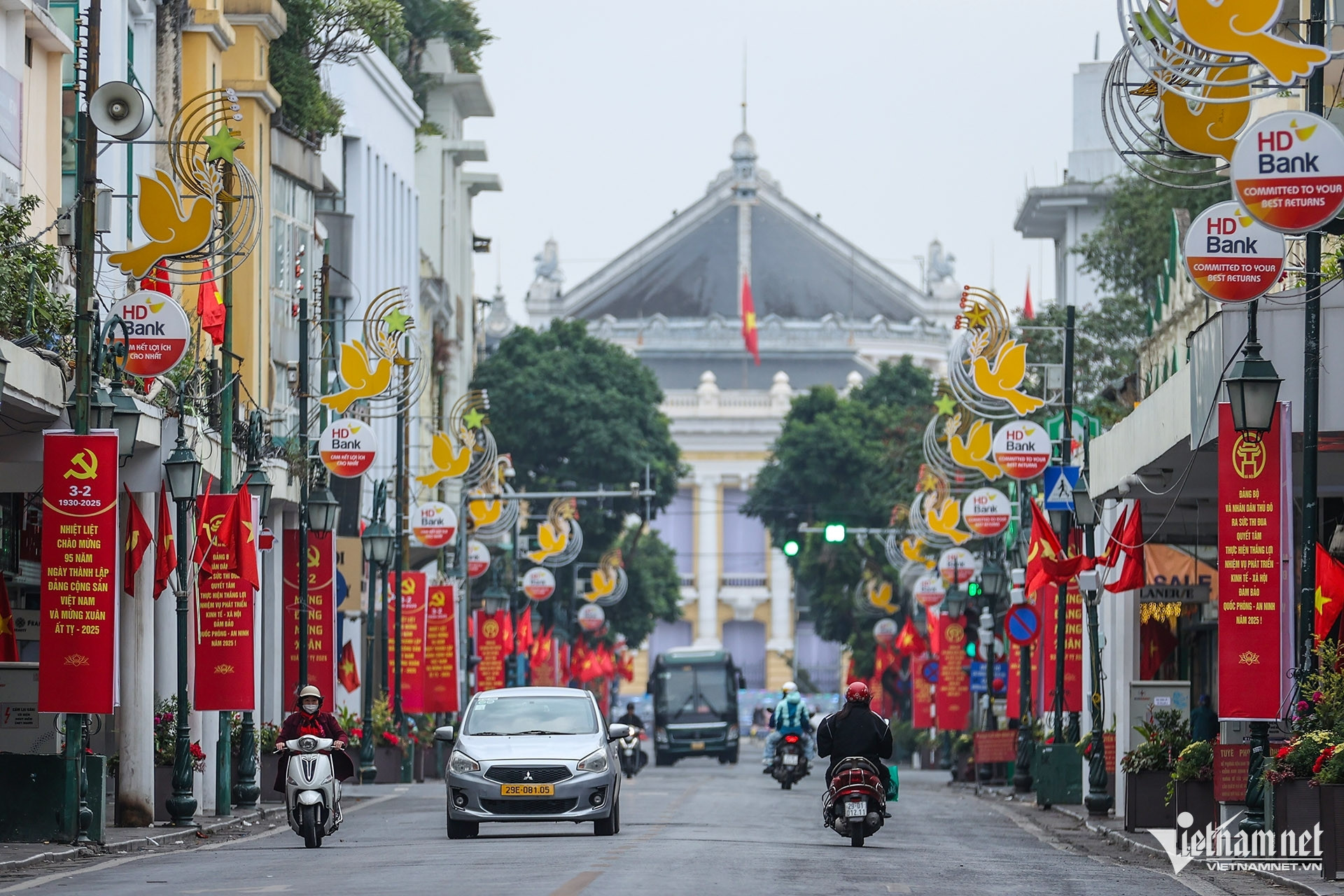 ‘Không còn cửa nào khác là thúc đẩy doanh nghiệp tư nhân’