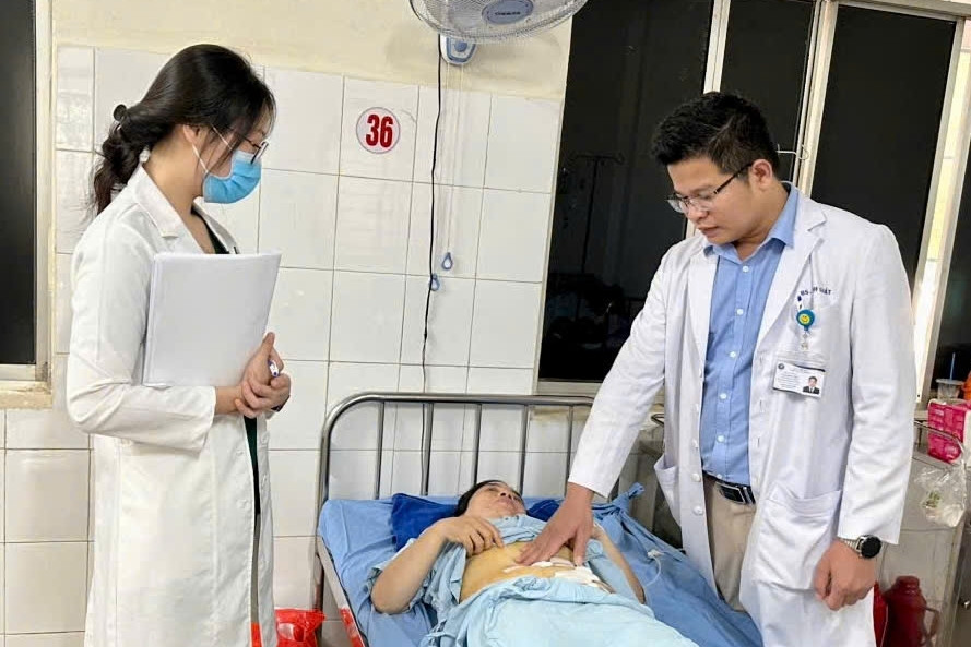 Nữ bệnh nhân đau bụng nhập viện, bác sĩ bất ngờ phát hiện 4 lý do để mổ gấp