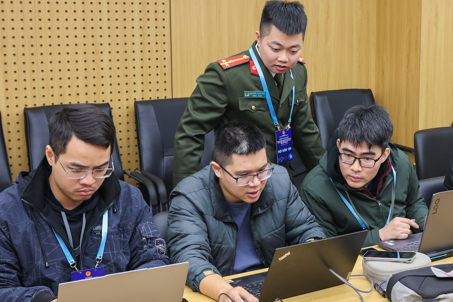 Đề xuất hỗ trợ 5 triệu đồng/tháng cho người làm chuyển đổi số, an ninh mạng