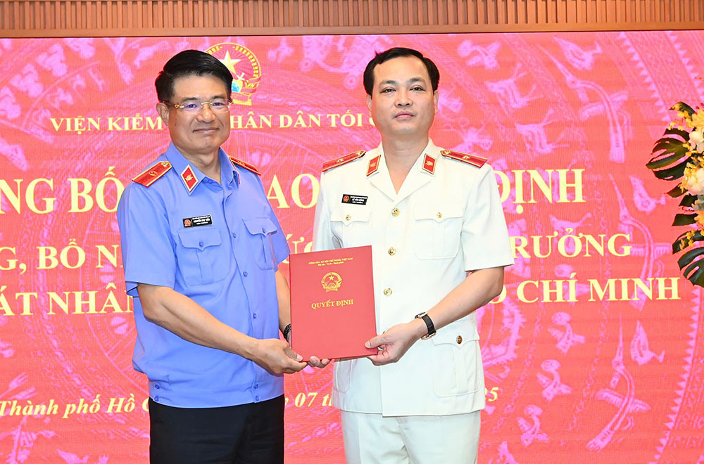 traoquyetdinh.jpg