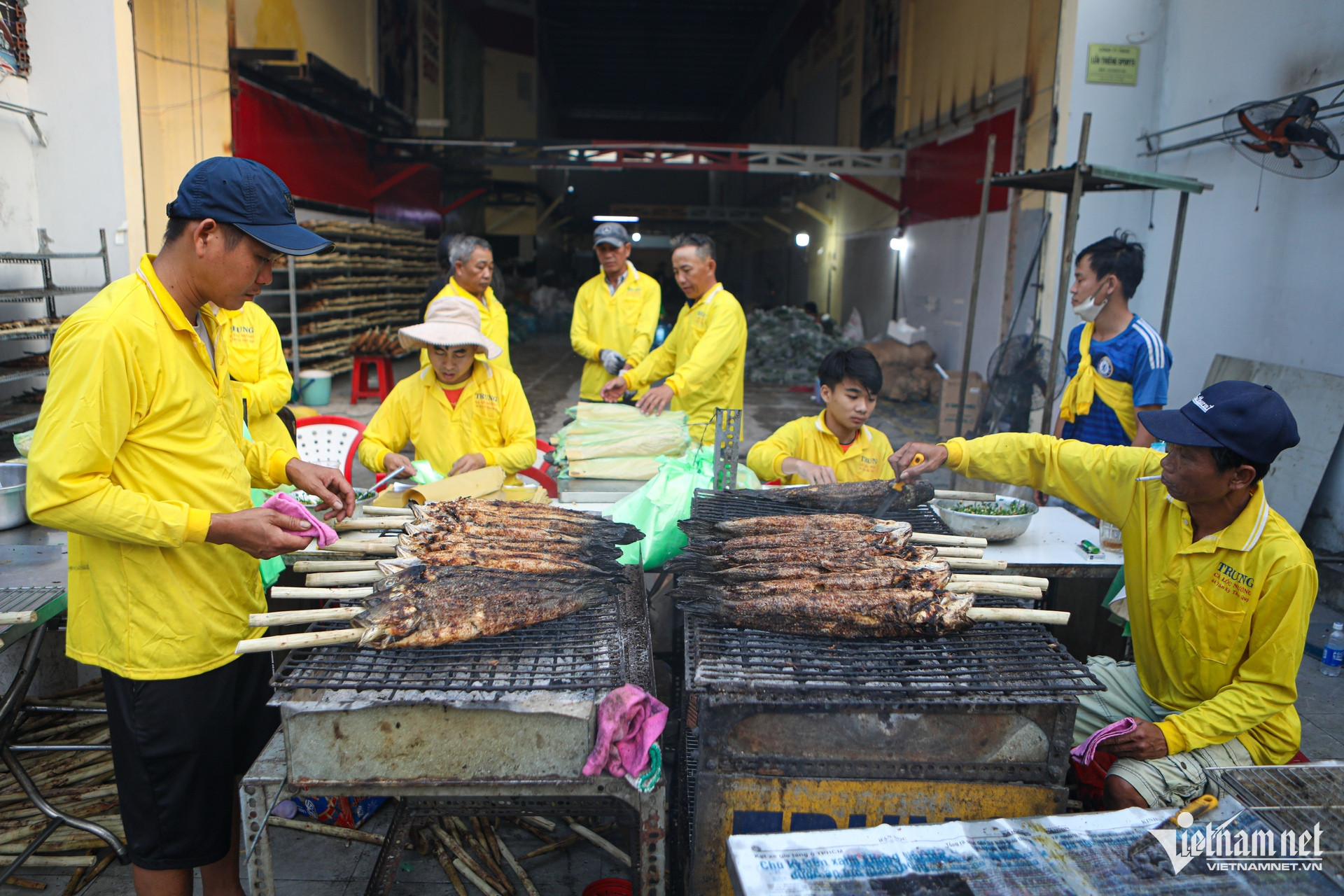 W-cá lóc nướng, TPHCM.jpg