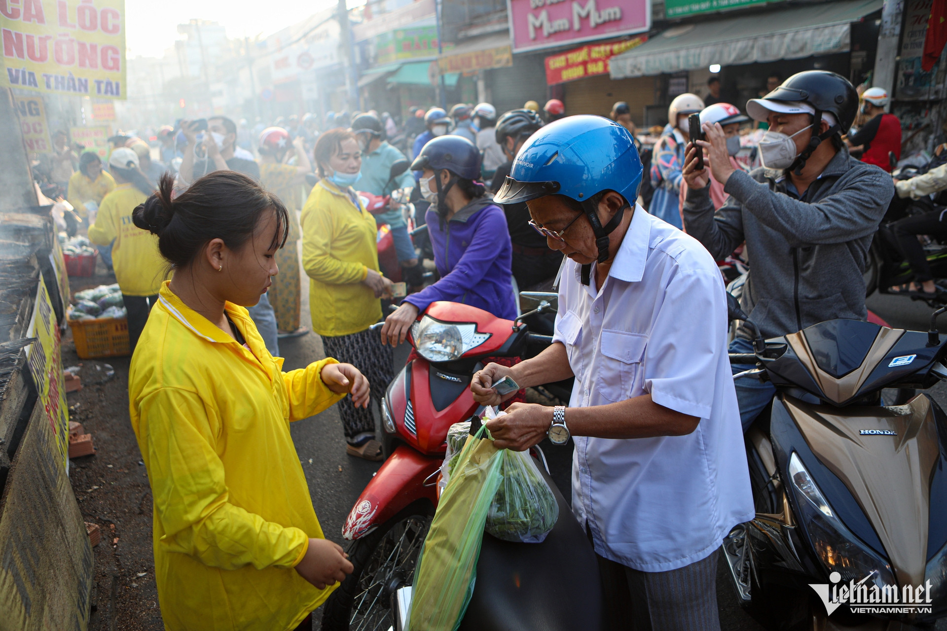 W-cá lóc nướng, TPHCM.jpg