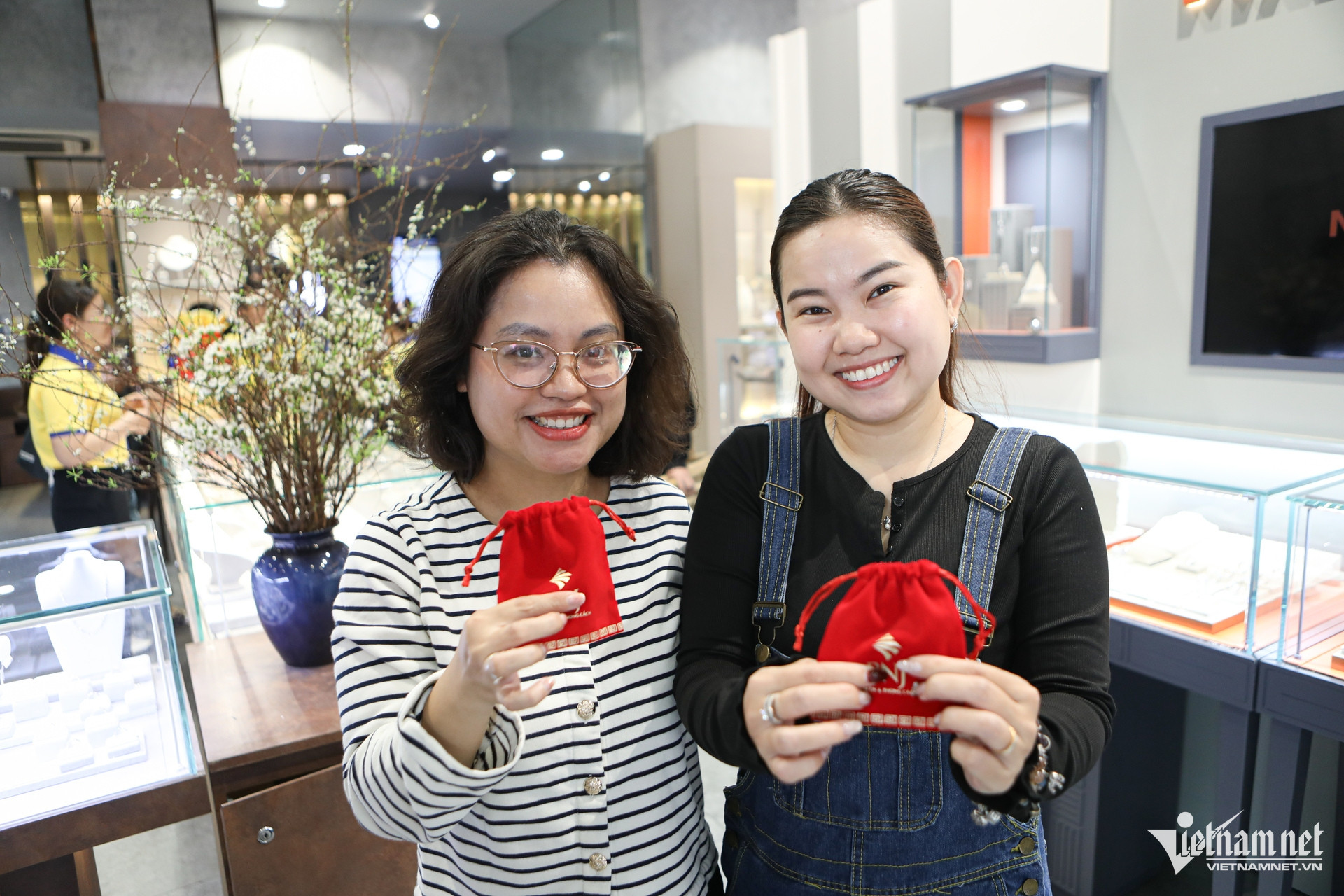 W-vàng, TPHCMvàng, TPHCM.jpg