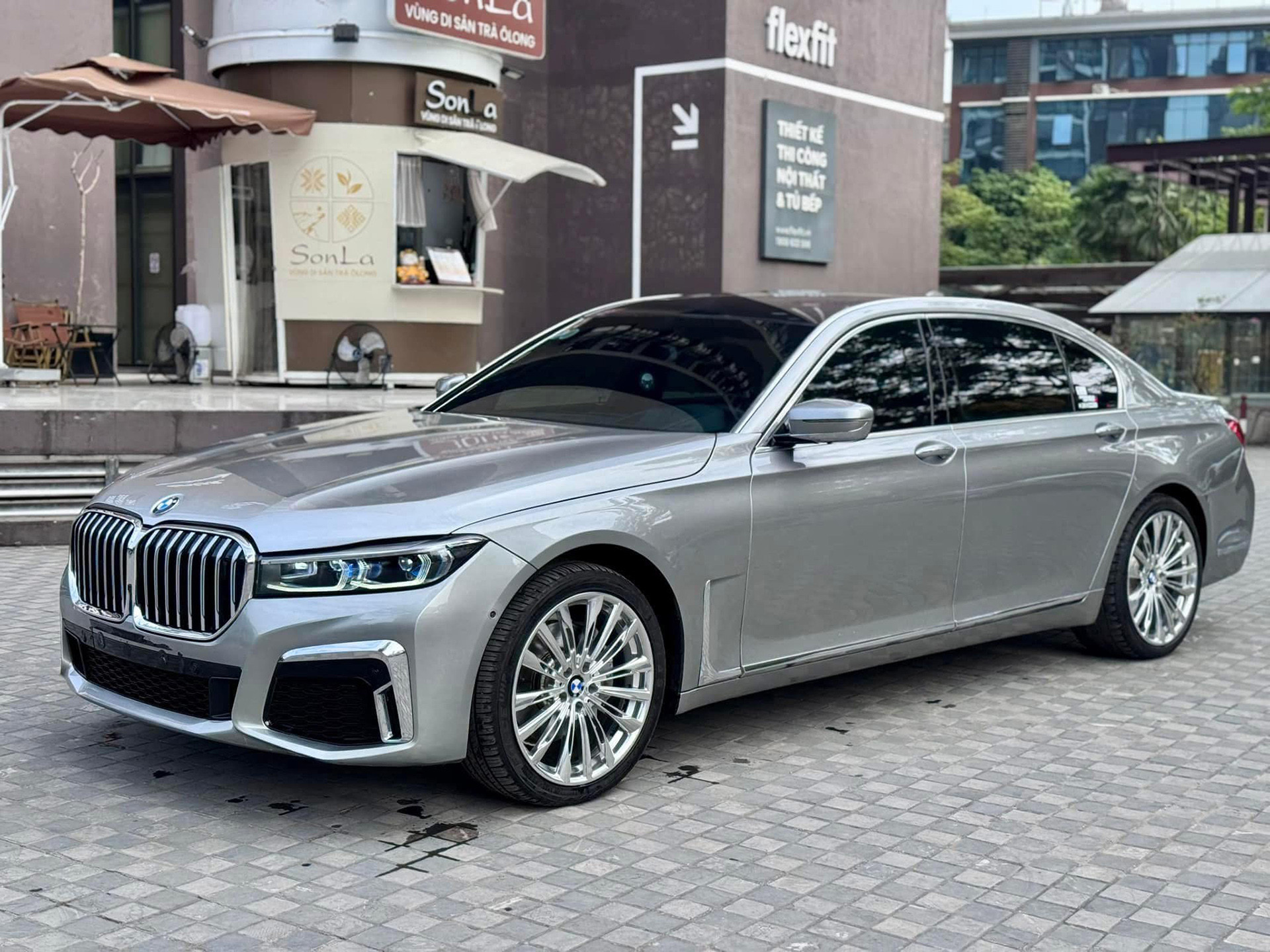 bmw 730li 1.jpg
