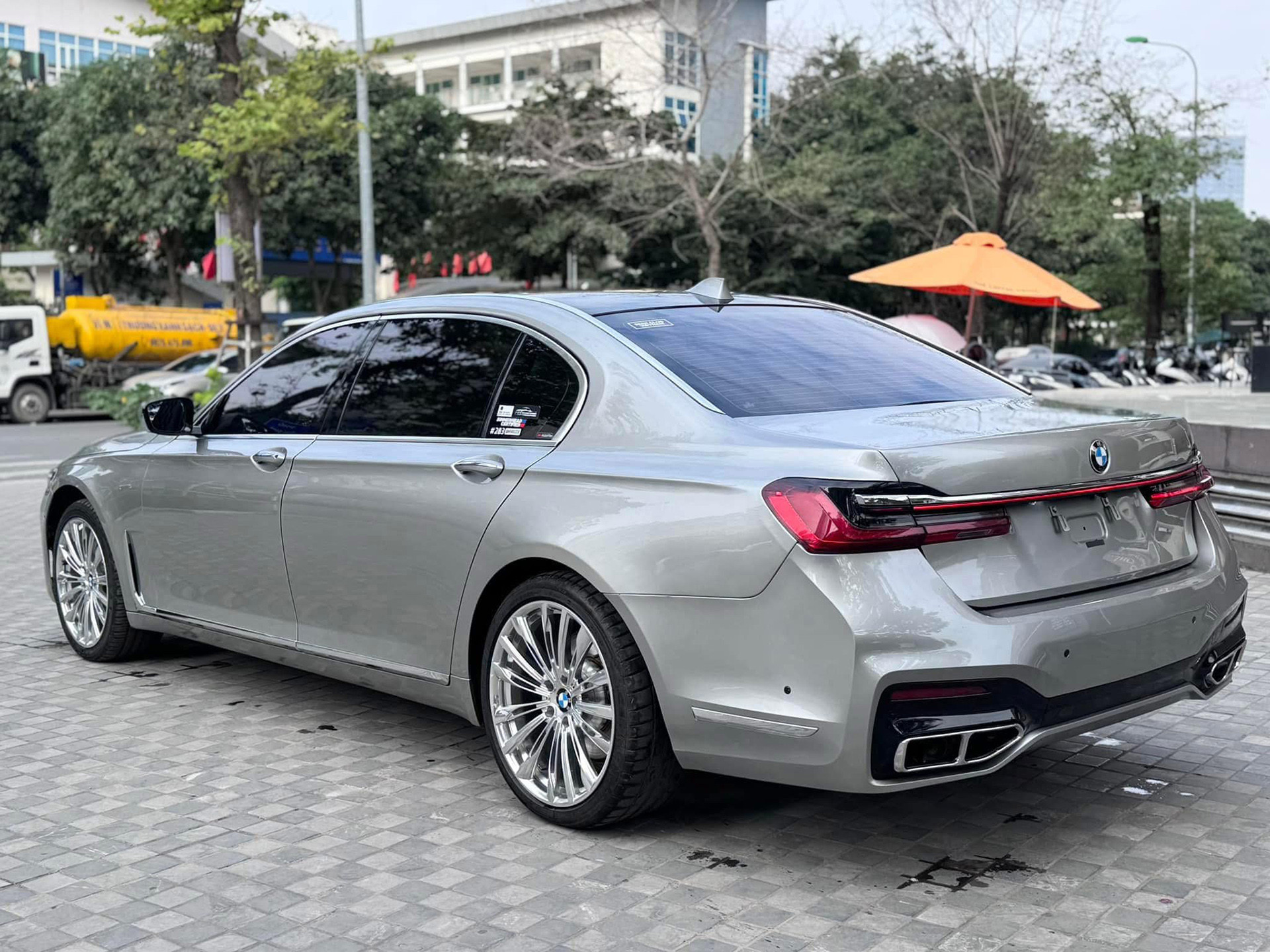 bmw 730li 10.jpg