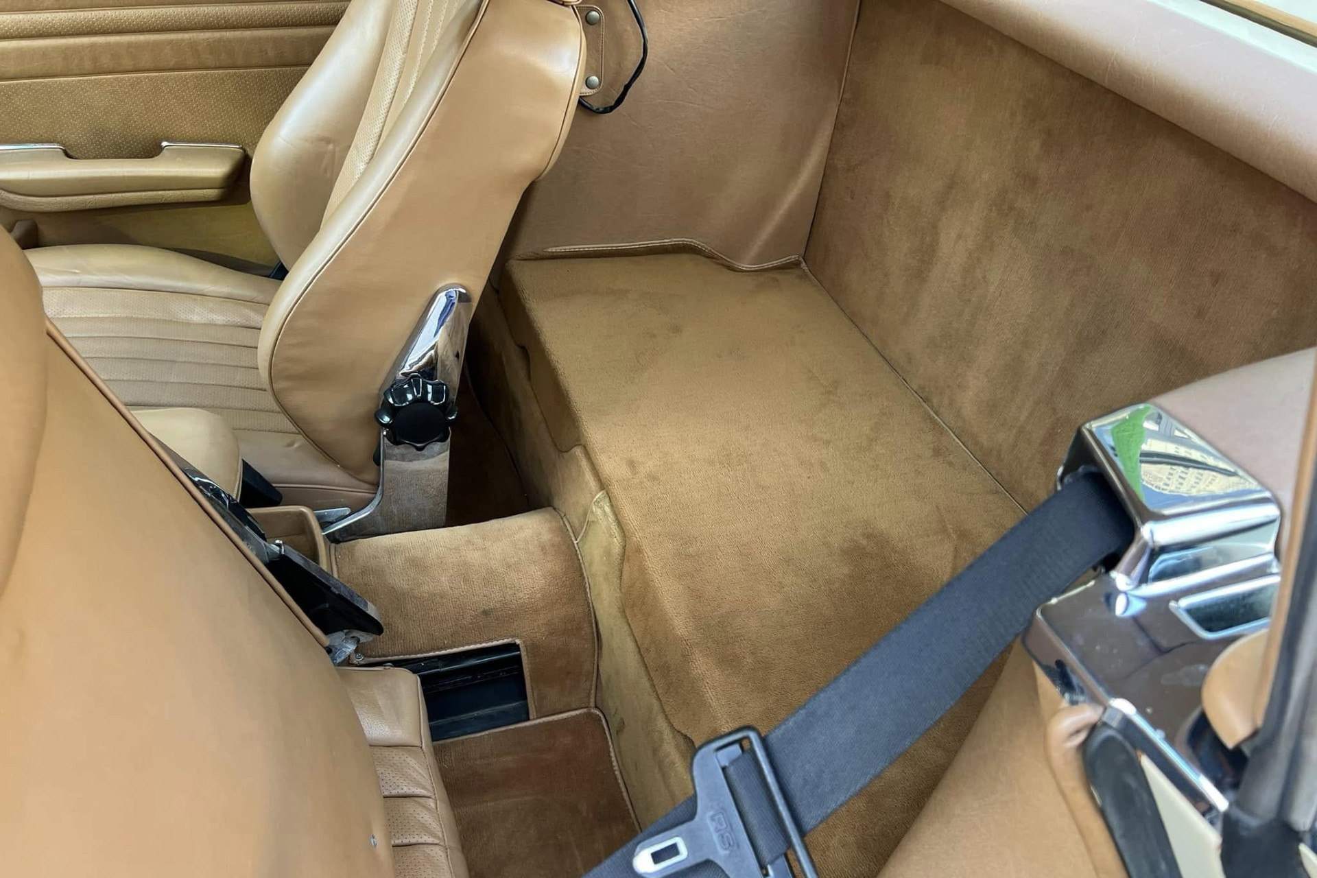 Mercedes Benz 380 SL Vietnamnet 22.jpg