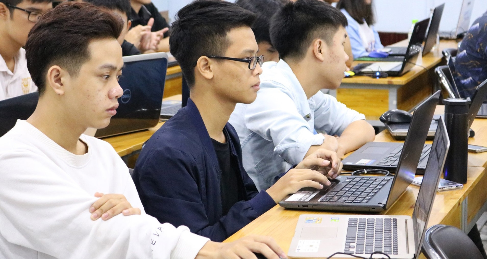 Người trẻ Việt phải hiểu và biết ứng dụng AI